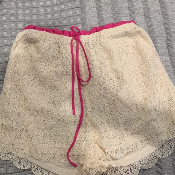 6 Shore road lace and hot pink top romper with pockets - Picture 2 of 8